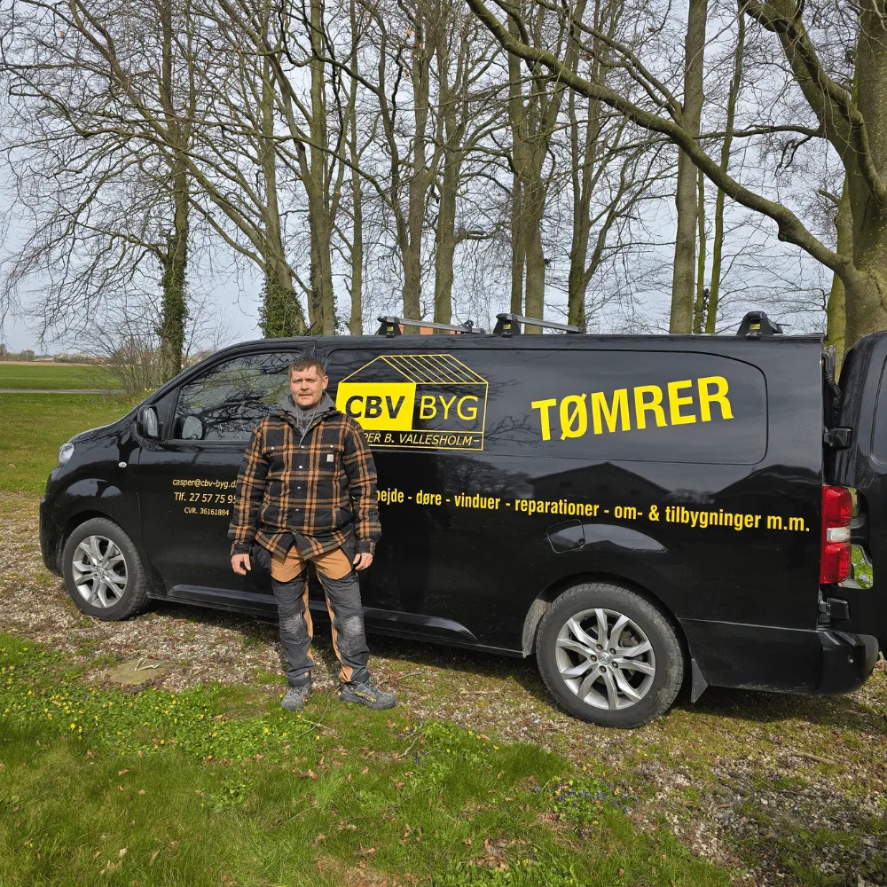 Casper fra CBV Byg bygger solid terrasse i Sakskøbing