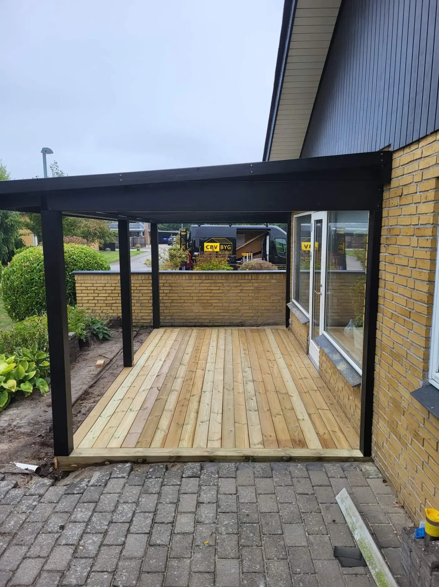 Casper fra CBV Byg bygger solid terrasse i Sakskøbing